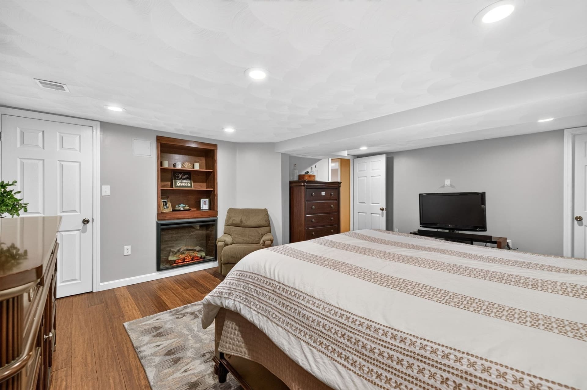 Single Family Residence at 215 Mendon Road, North Attleboro MA 02760, photo 32 of 42