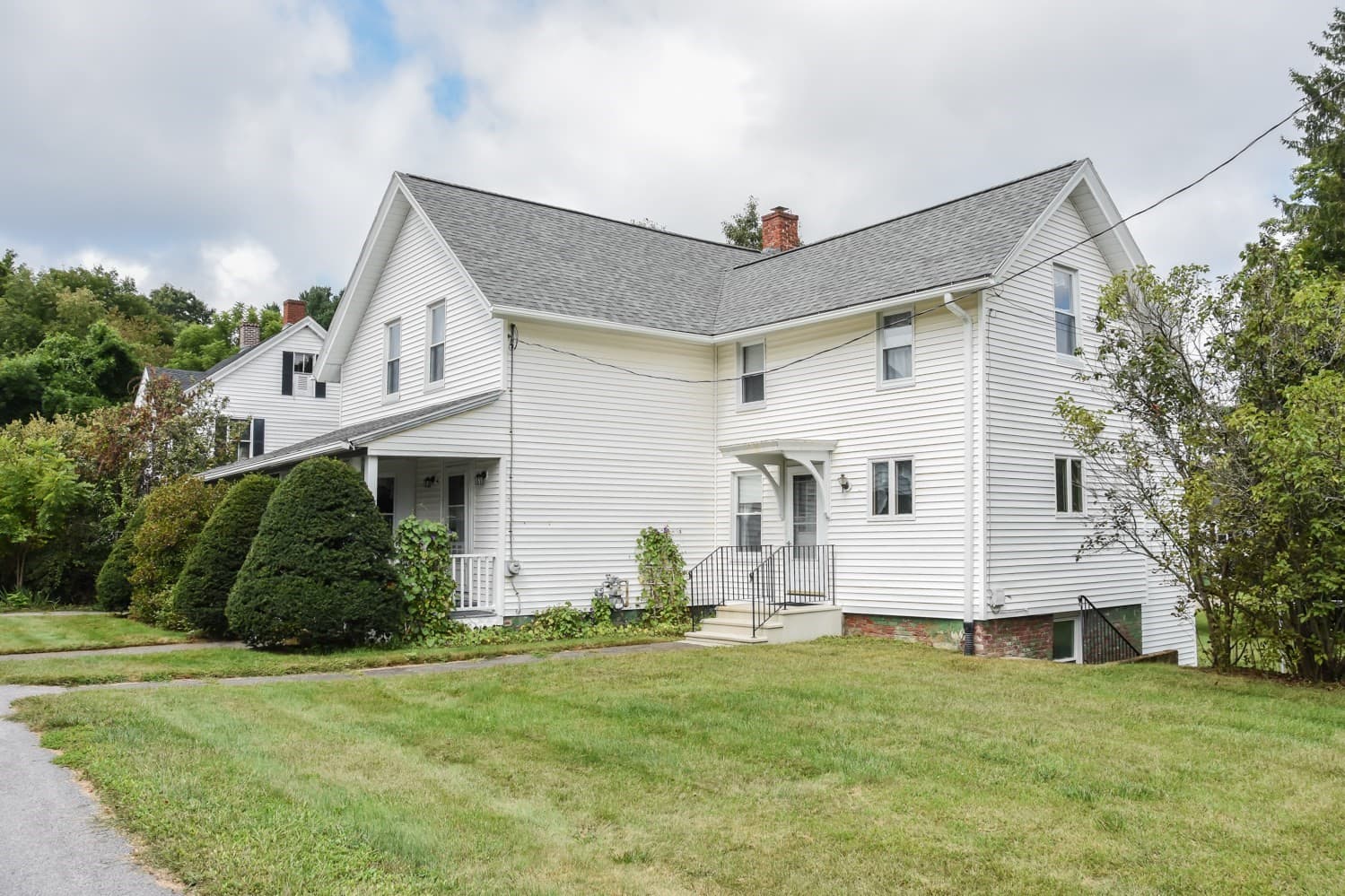 Single Family Residence at 69 W Main St, West Brookfield MA 01585, West Brookfield, photo 2 of 32