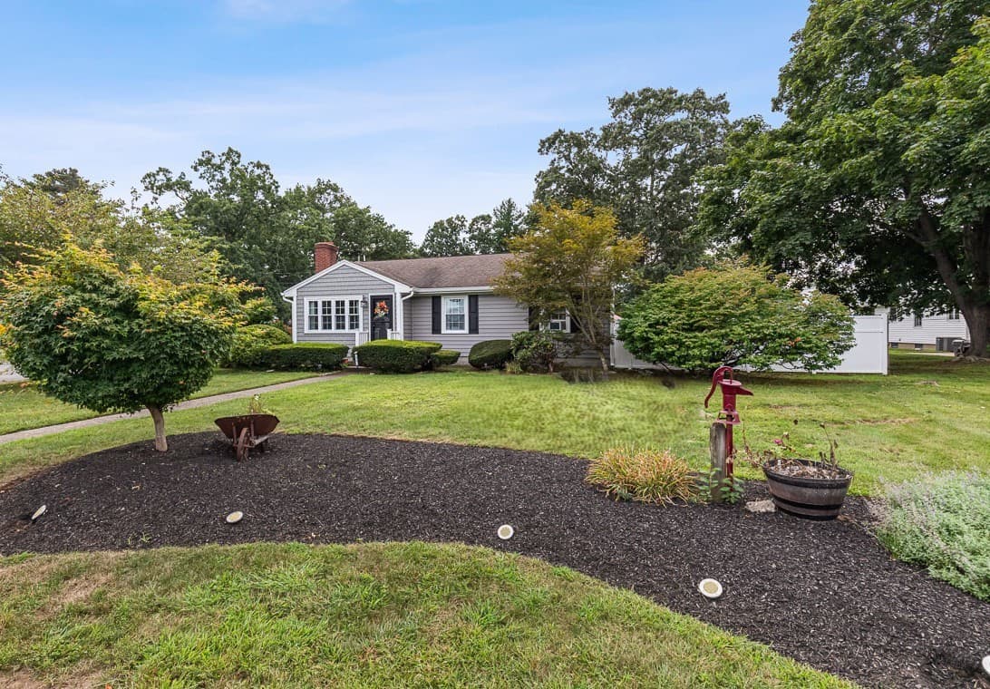 55 St Laurent, Seekonk MA 02771