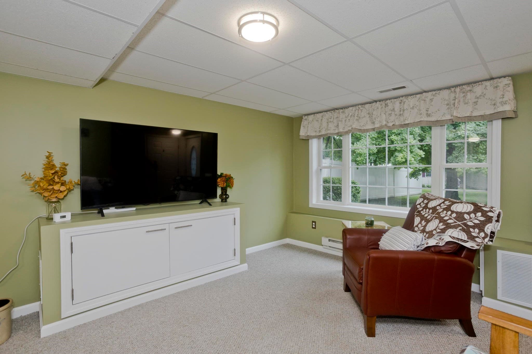 Condominium at 55 Pinecrest Drive # 55, Chicopee MA 01020, Chicopee, photo 28 of 38