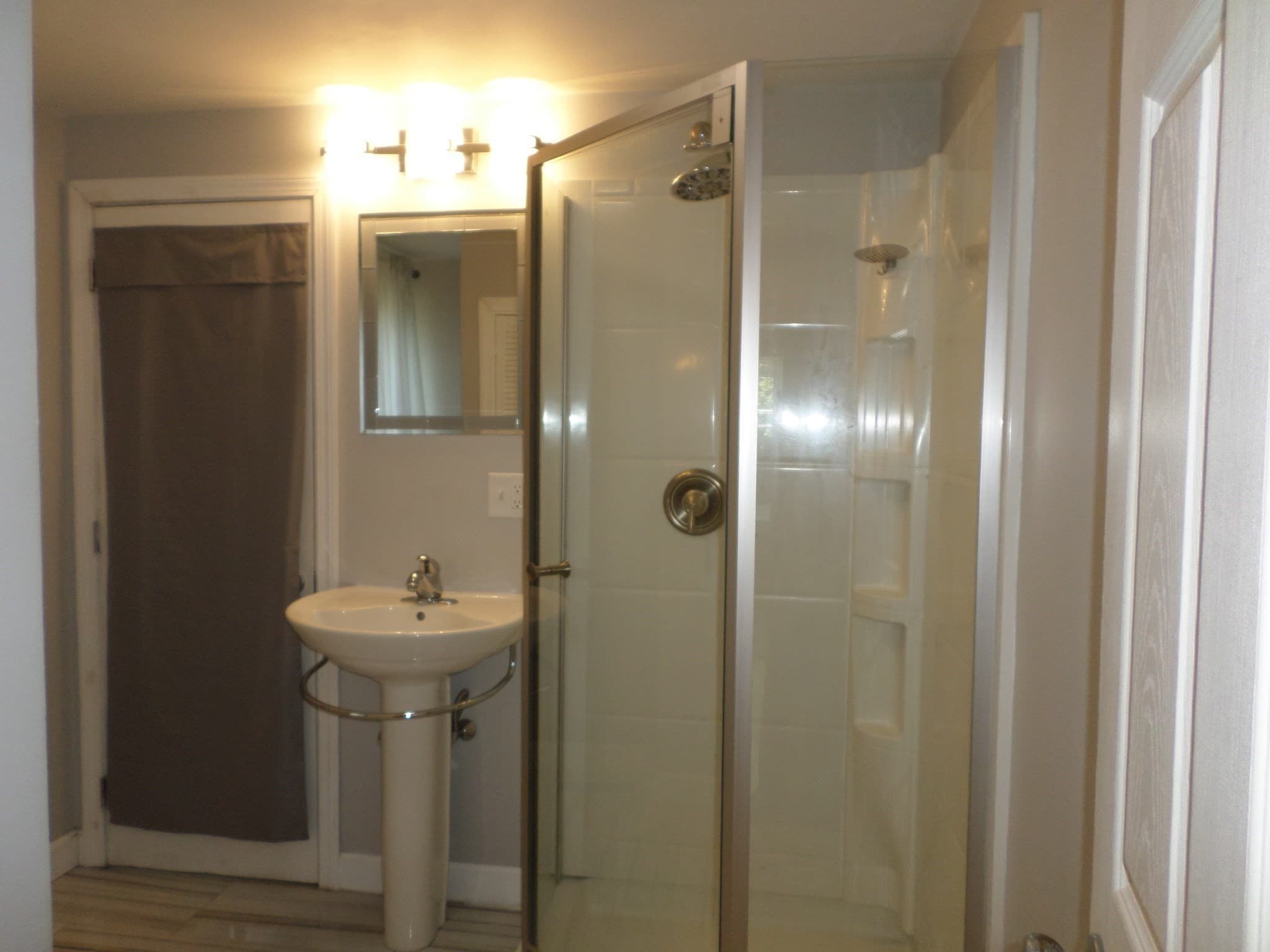 Single Family Residence at 406 Lincoln Ave, Saugus MA 01906, Saugus, photo 9 of 23
