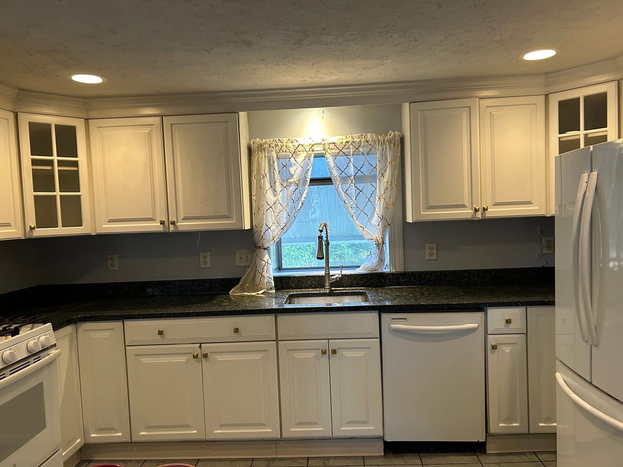 Single Family Residence at 27 Hilltop St, West Springfield MA 01089, West Springfield, photo 6 of 22