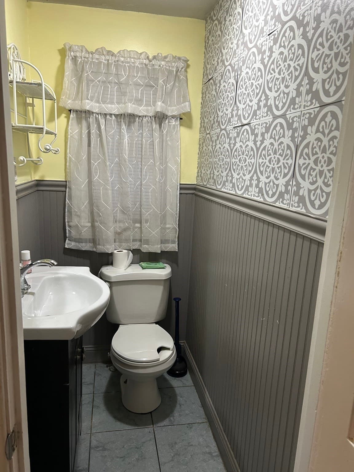 Single Family Residence at 27 Hilltop St, West Springfield MA 01089, West Springfield, photo 11 of 22