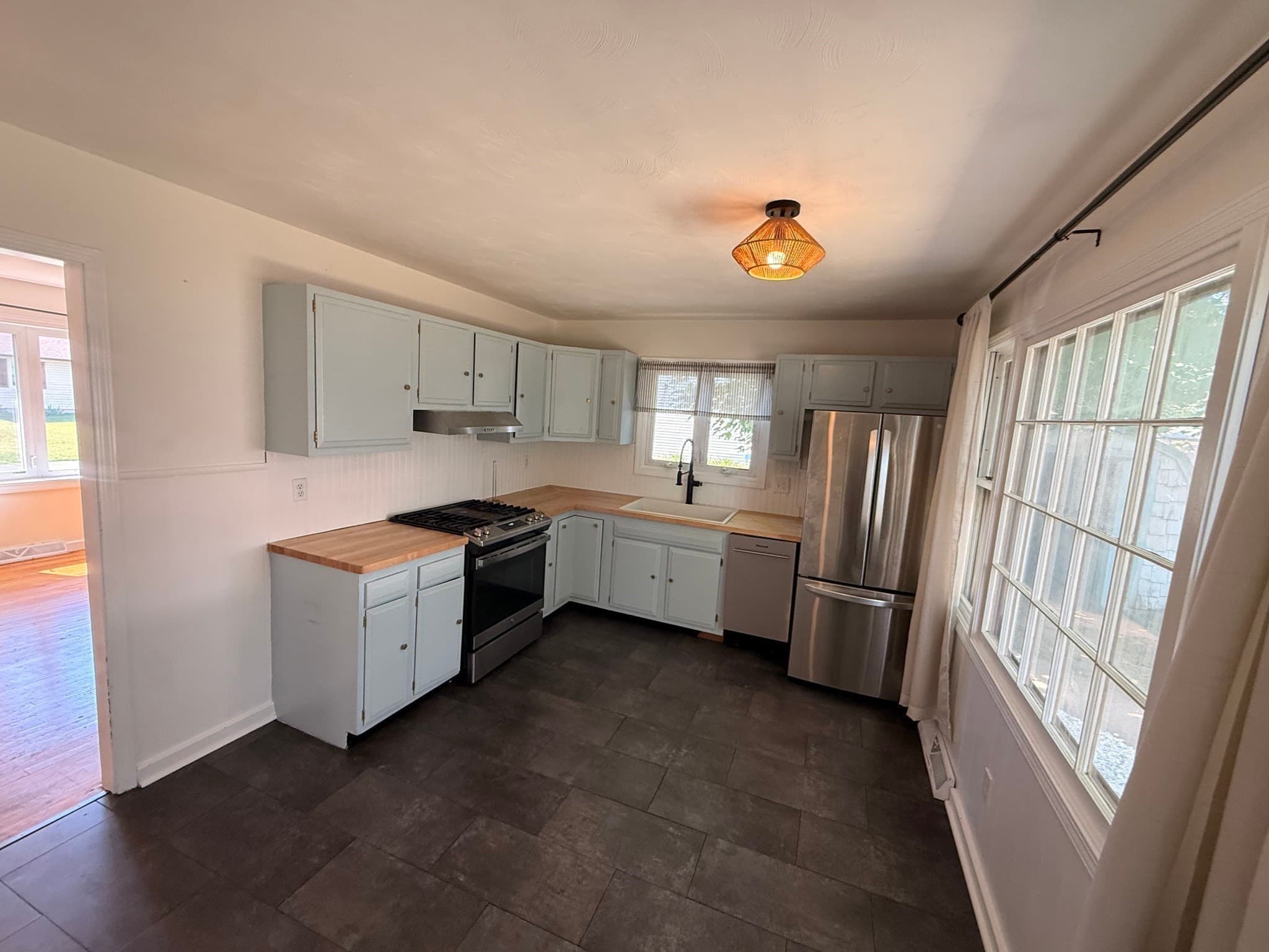 Single Family Residence at 59 Poplar Rd, New Bedford MA 02745, New Bedford, photo 5 of 17