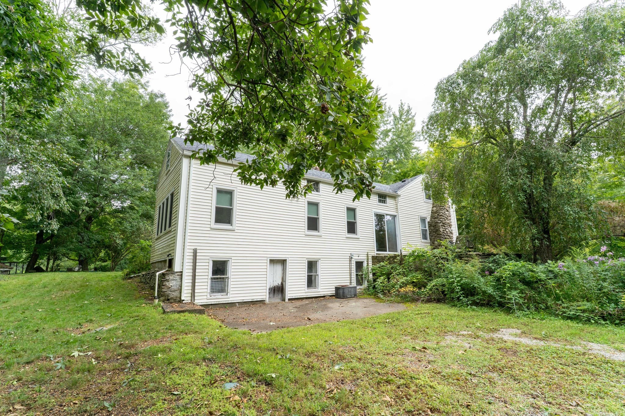 Single Family Residence at 7 Huguenot Rd, Oxford MA 01540, Oxford, photo 12 of 36
