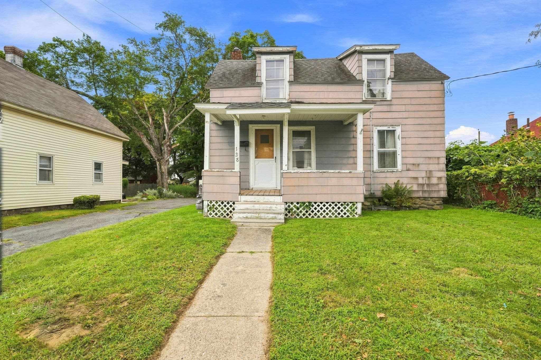 128 River St, Hudson MA 01749