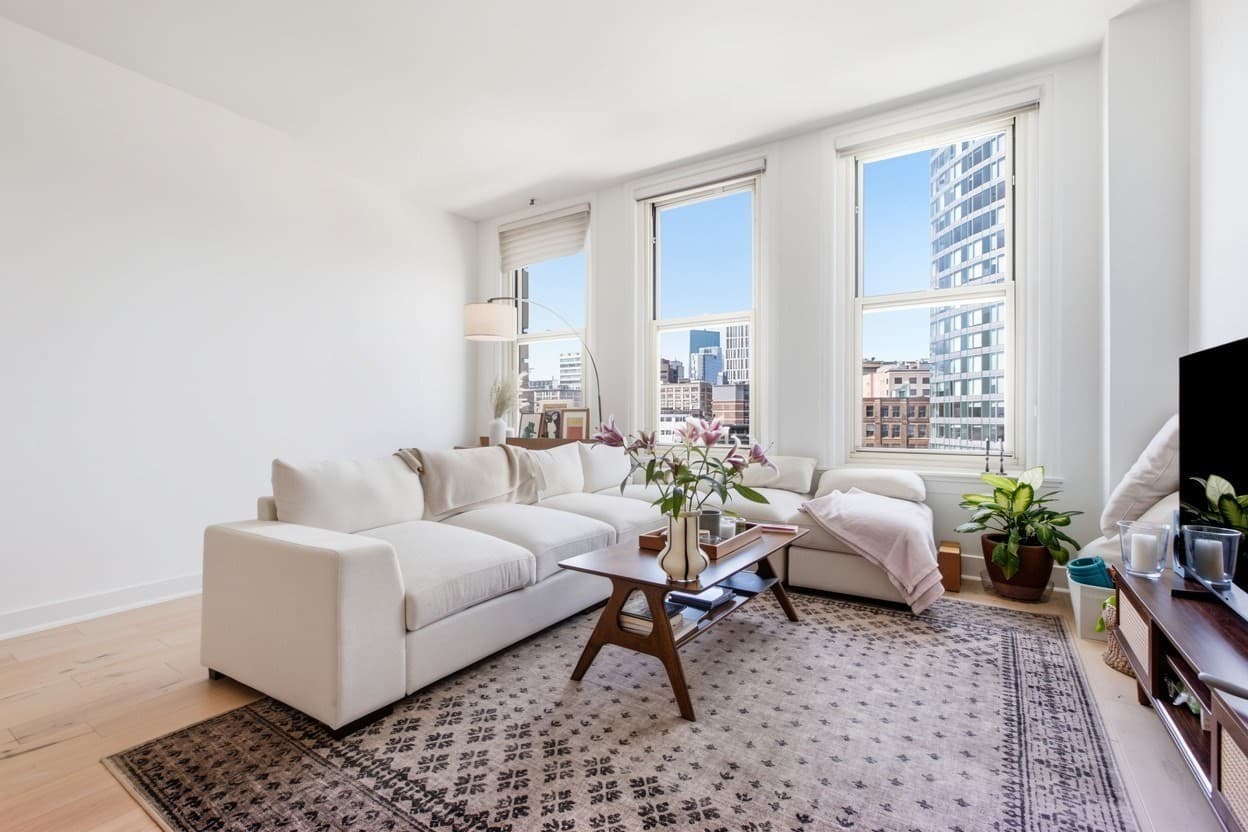 Condominium at 70 Lincoln # L616, Boston MA 02111, photo 3 of 11