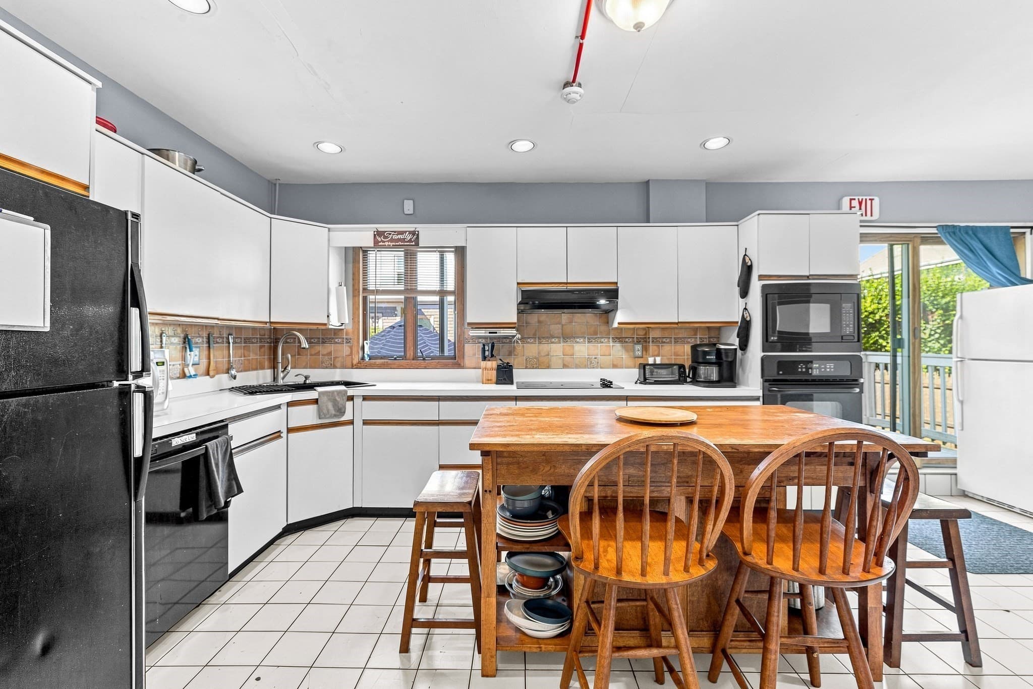 Single Family Residence at 7 Plymouth St, New Bedford MA 02740, New Bedford, photo 9 of 40