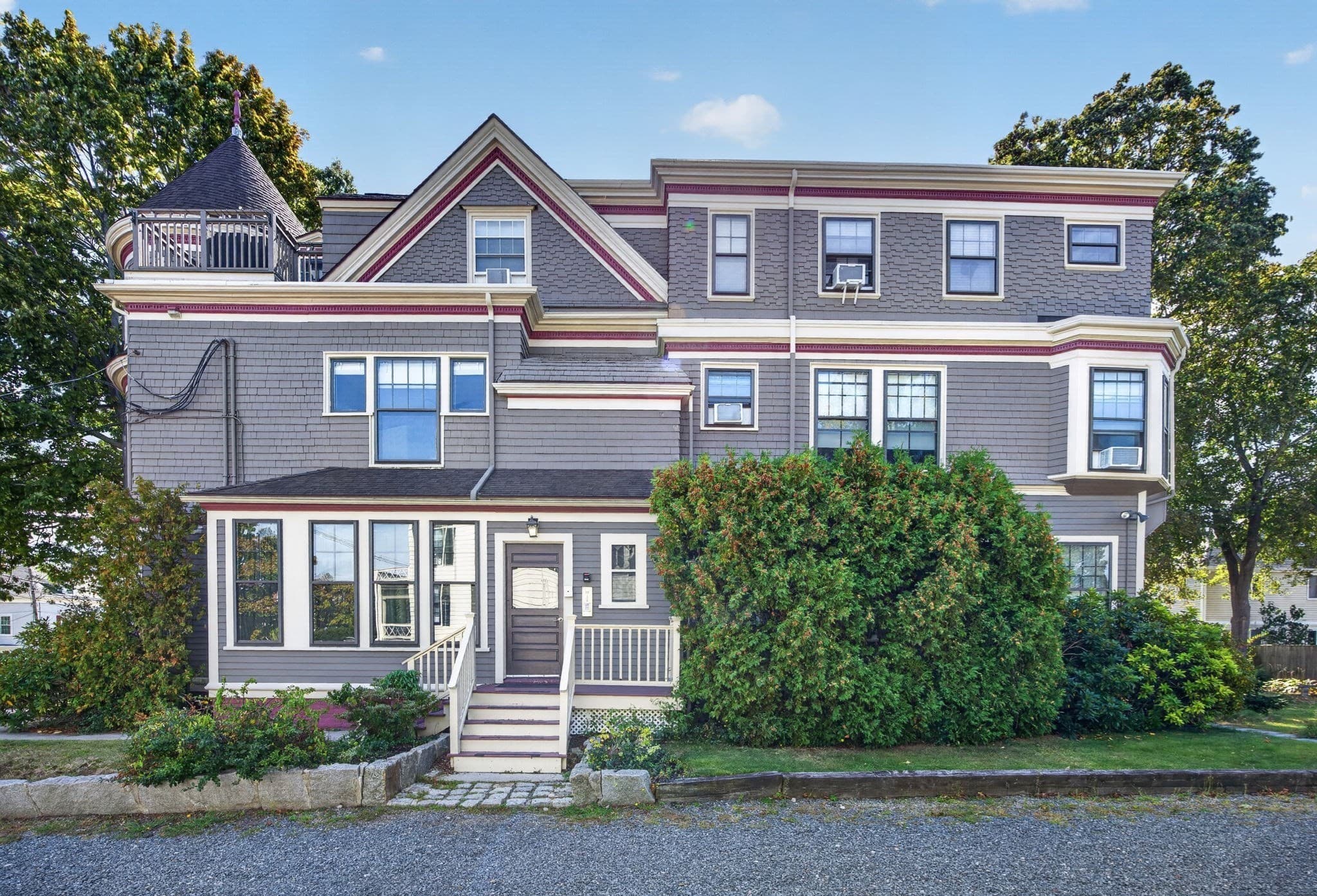 254 Lafayette St # 2F, Salem MA 01970