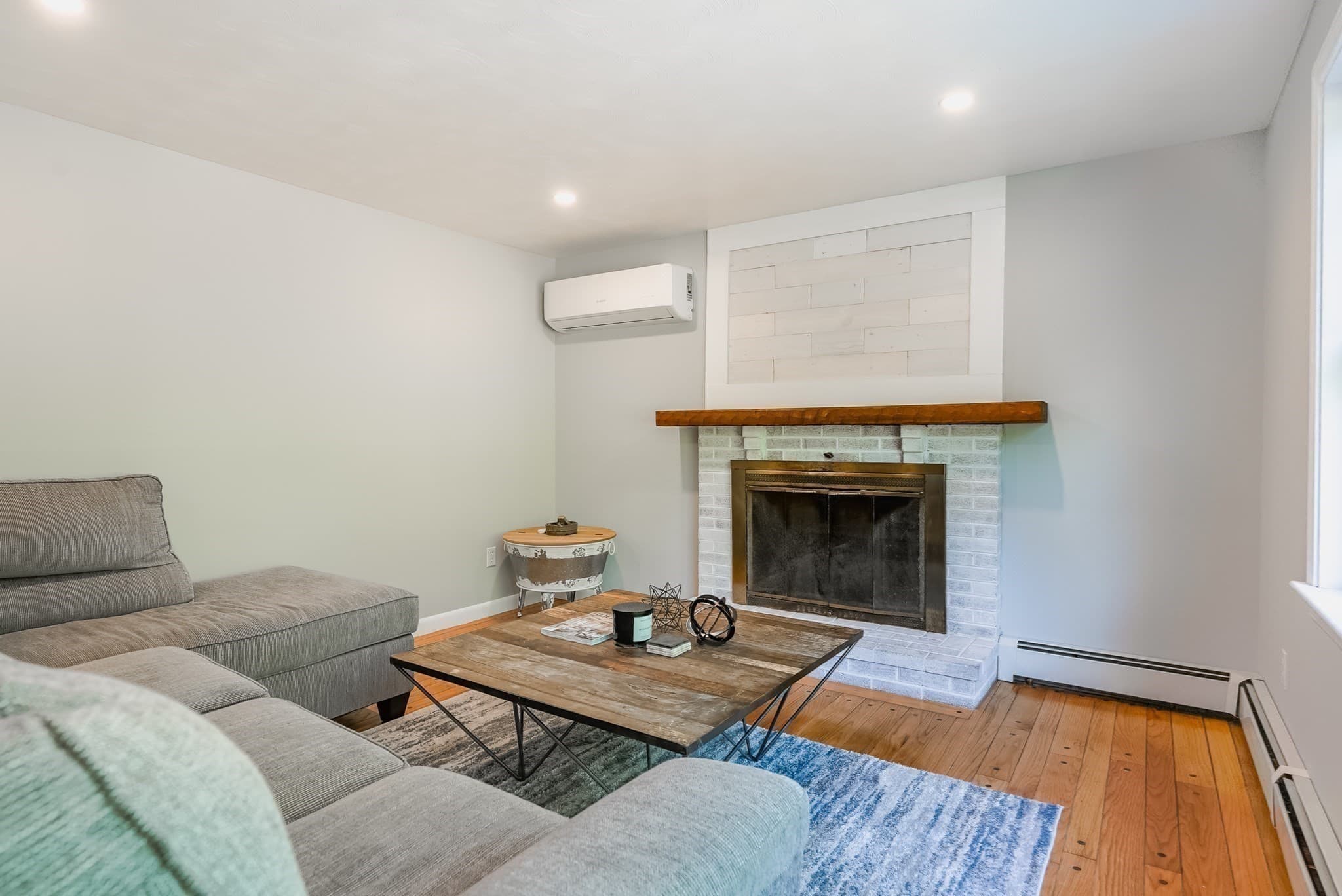 Single Family Residence at 8 Tabor Ln, Rochester MA 02770, Rochester, photo 9 of 24