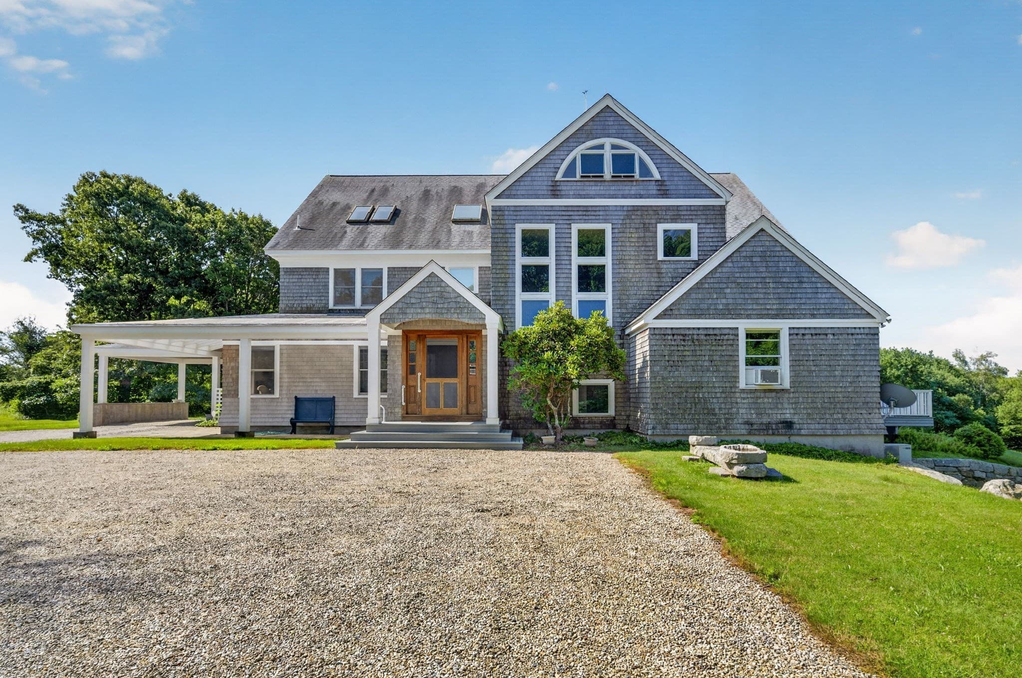 Single Family Residence at 1069 Horseneck Rd, Westport MA 02790, photo 4 of 34