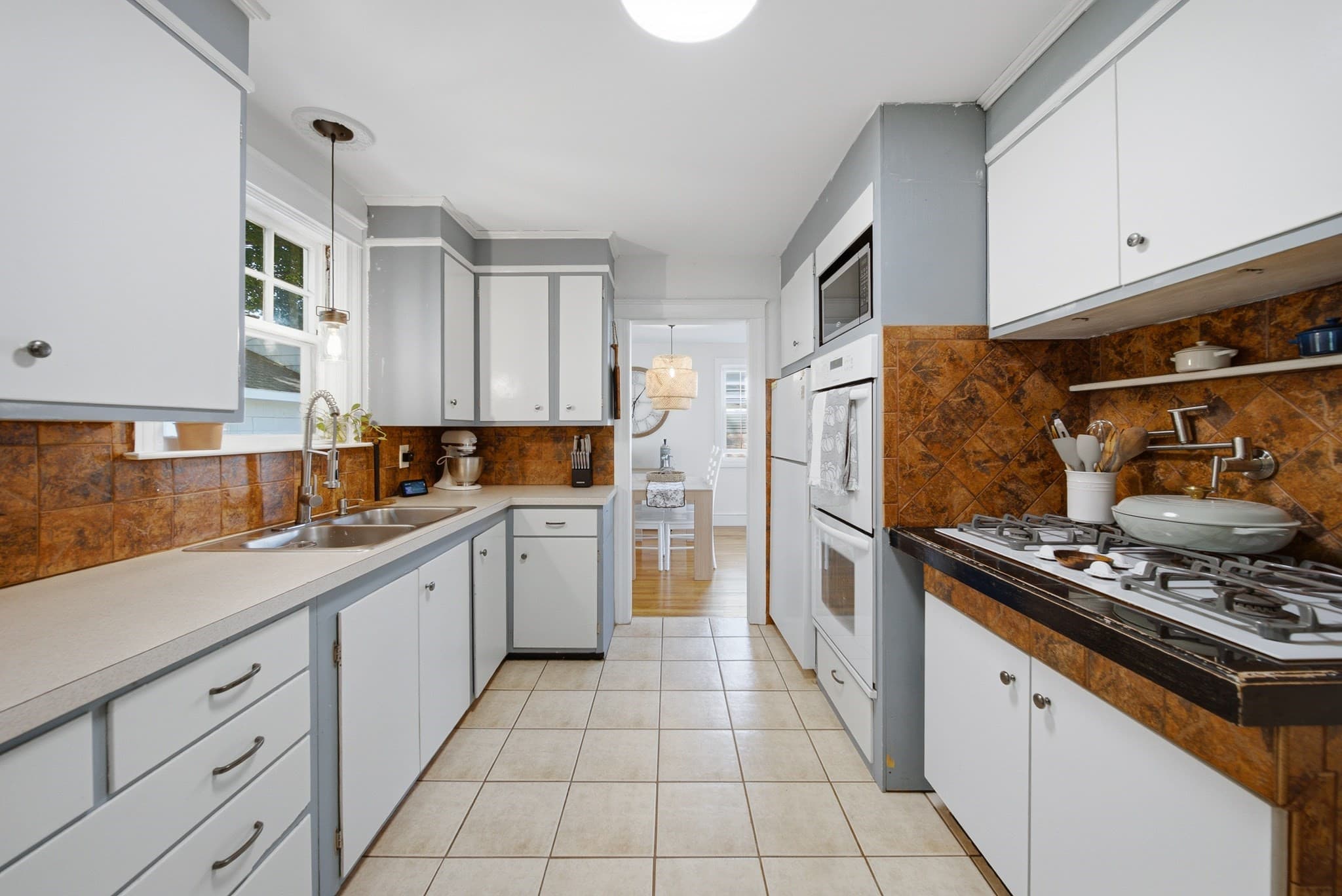 Single Family Residence at 283 Longhill Ave, Somerset MA 02726, Somerset, photo 10 of 36