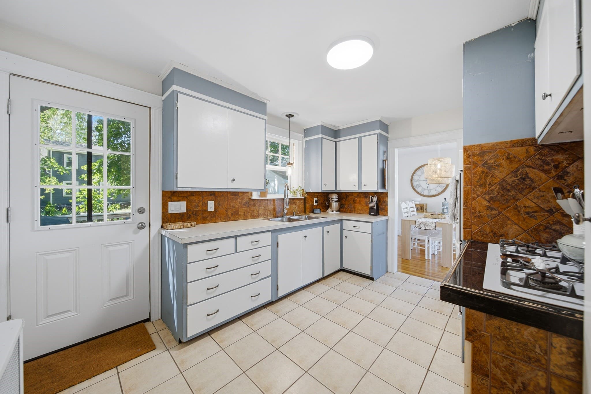 Single Family Residence at 283 Longhill Ave, Somerset MA 02726, Somerset, photo 11 of 36