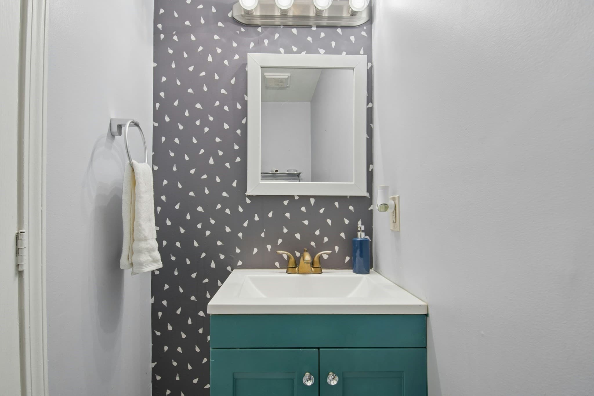 Condominium at 20 Knox # 21, Lawrence MA 01603, Lawrence, photo 15 of 30