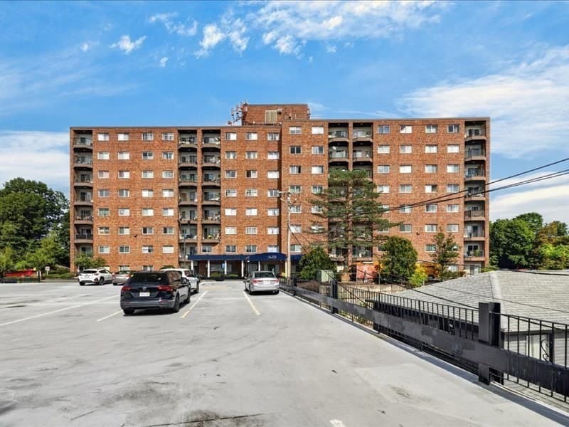 Condominium at 230 Willard # 701, Quincy MA 02169, photo 2 of 34