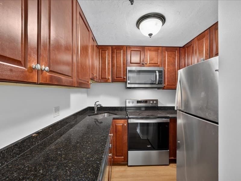Condominium at 230 Willard # 701, Quincy MA 02169, photo 5 of 34