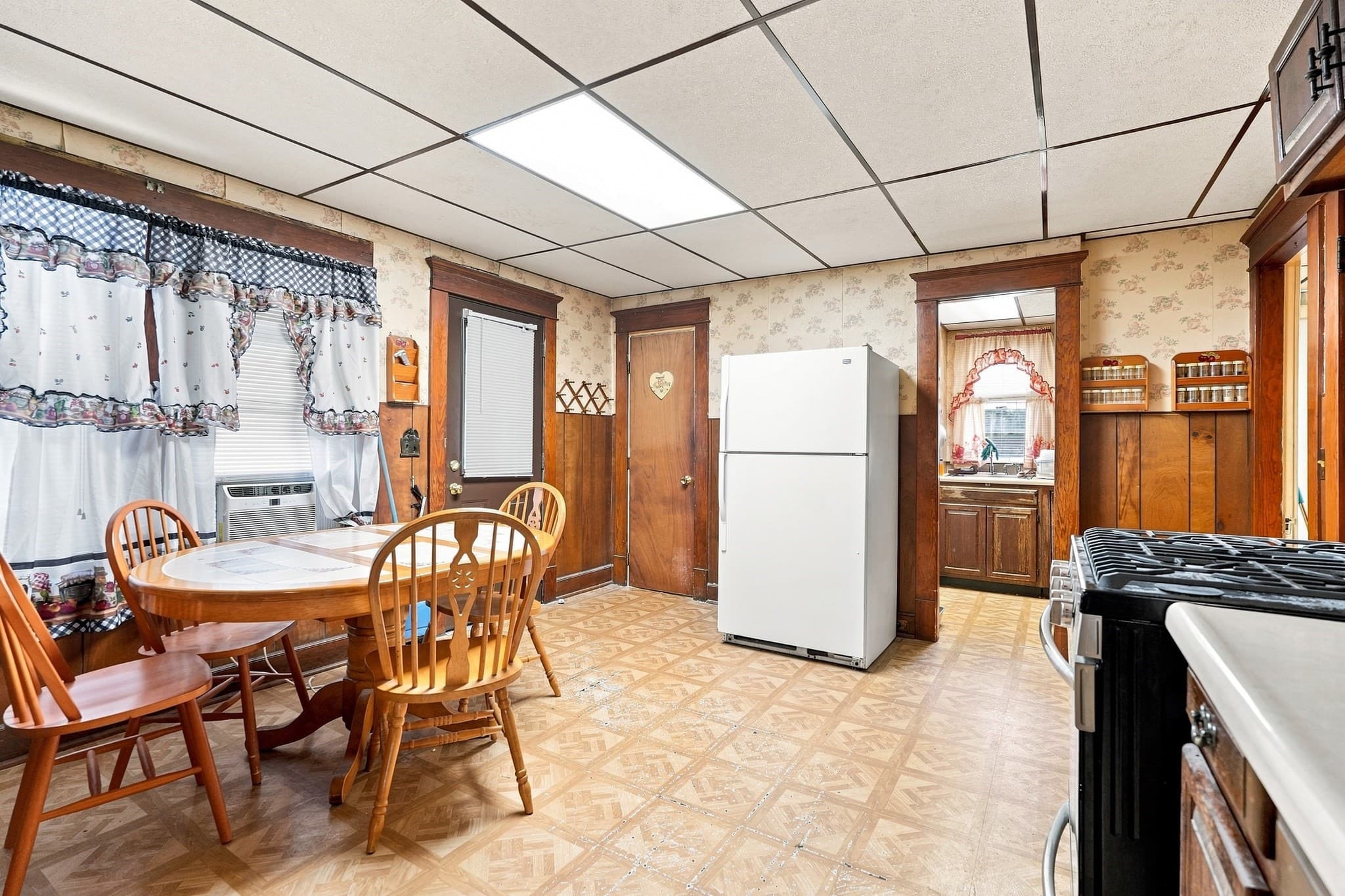 Single Family Residence at 41 Ludger Ave, Chicopee MA 01020, Chicopee, photo 9 of 29