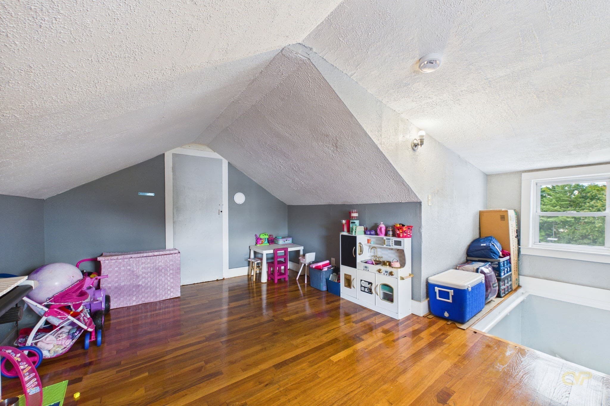 3 Family at 495 Cedar Grove St, New Bedford MA 02746, New Bedford, photo 9 of 26