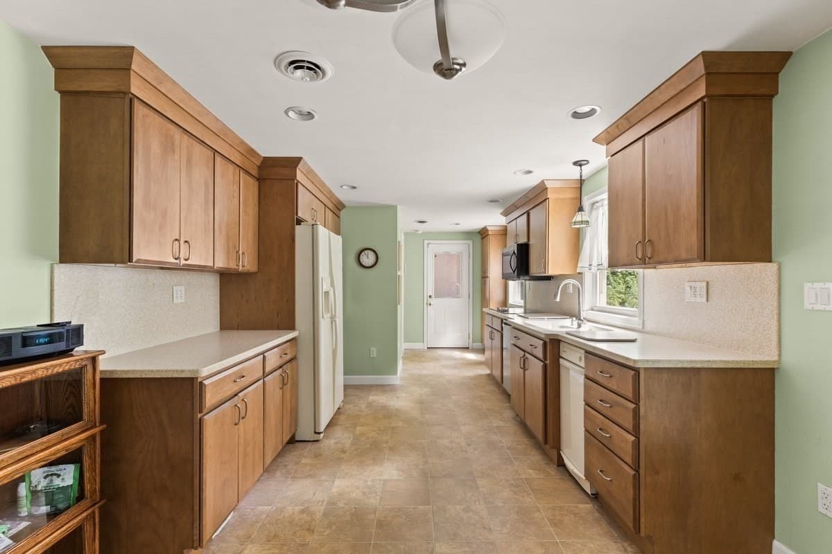 Single Family Residence at 58 Harlan Cir, Brockton MA 02301, Brockton, photo 13 of 36