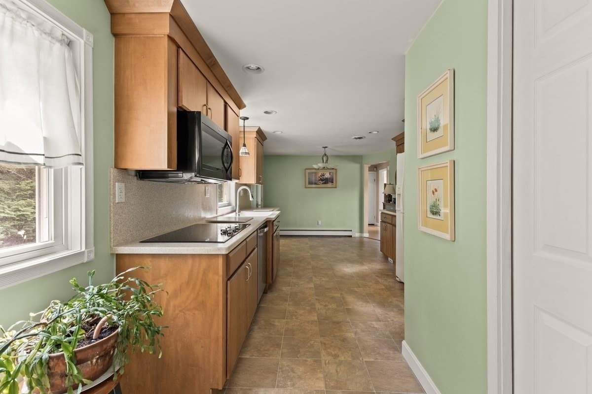Single Family Residence at 58 Harlan Cir, Brockton MA 02301, Brockton, photo 18 of 36