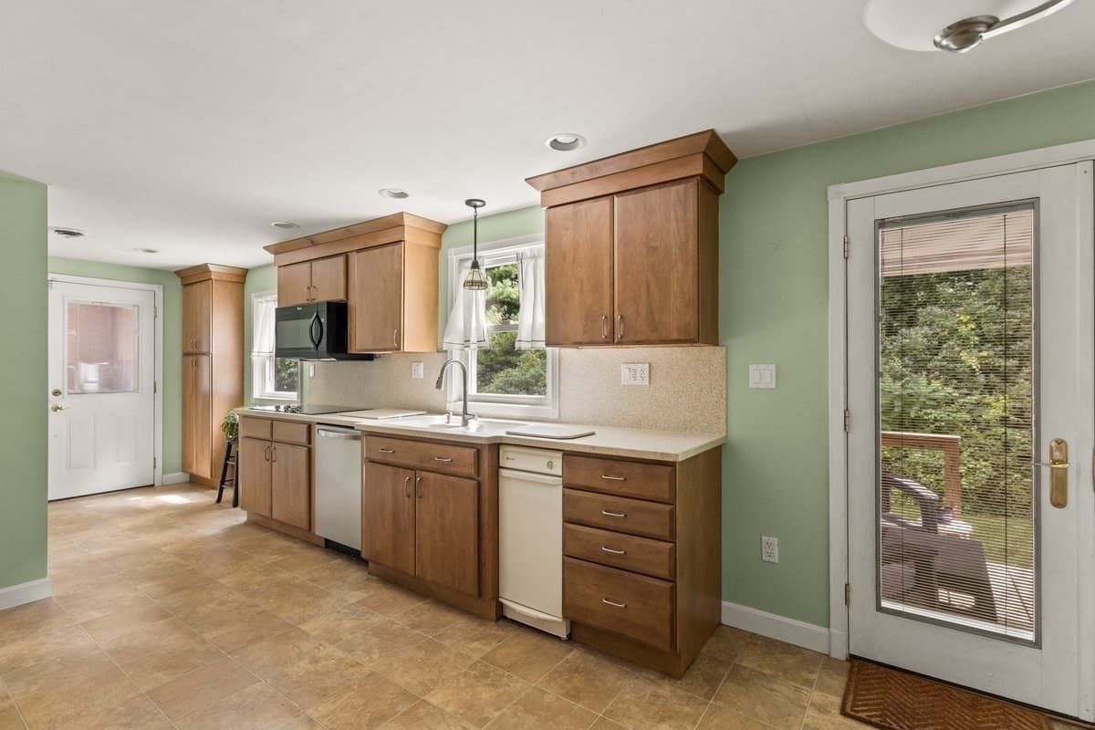 Single Family Residence at 58 Harlan Cir, Brockton MA 02301, Brockton, photo 15 of 36