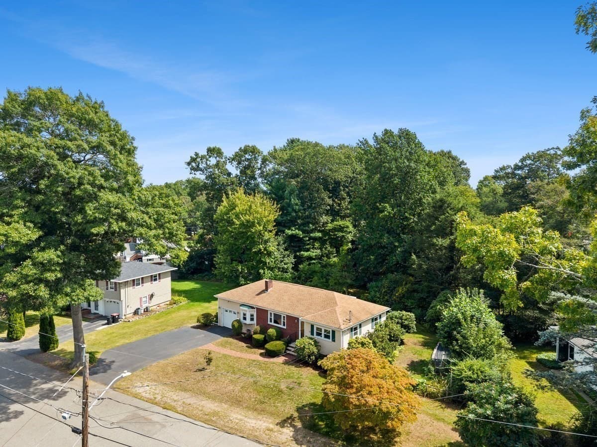 Single Family Residence at 58 Harlan Cir, Brockton MA 02301, Brockton, photo 4 of 36