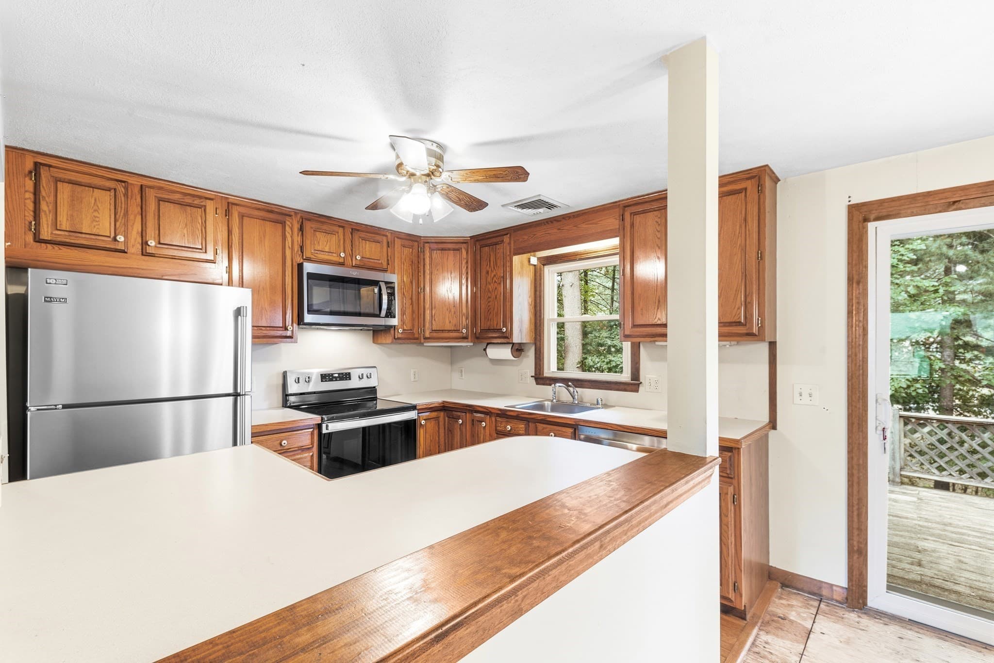 Single Family Residence at 3 Jason Cir, North Attleboro MA 02760, North Attleboro, photo 24 of 42