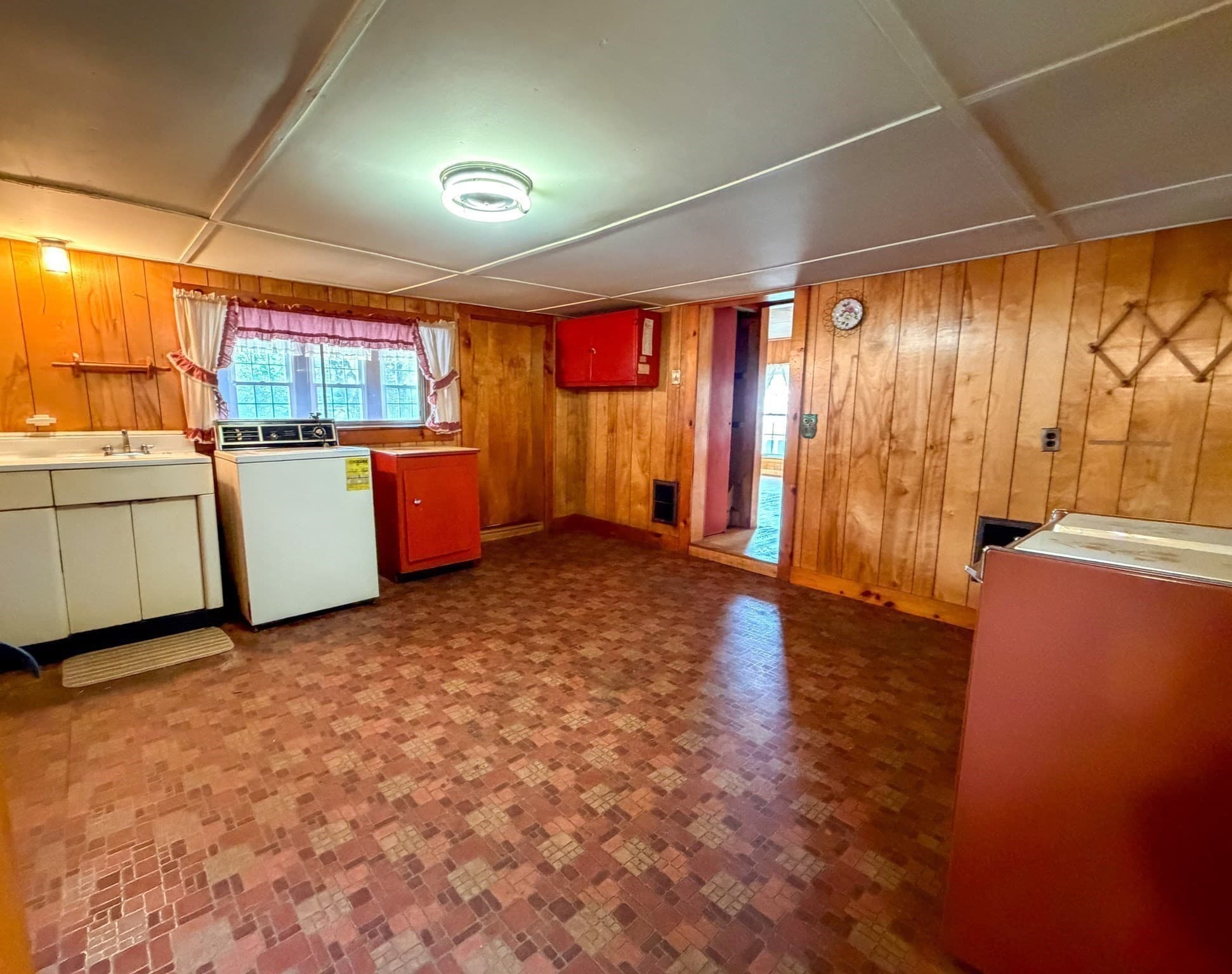 Single Family Residence at 1386 Pleasant St, Athol MA 01331, Athol, photo 10 of 33