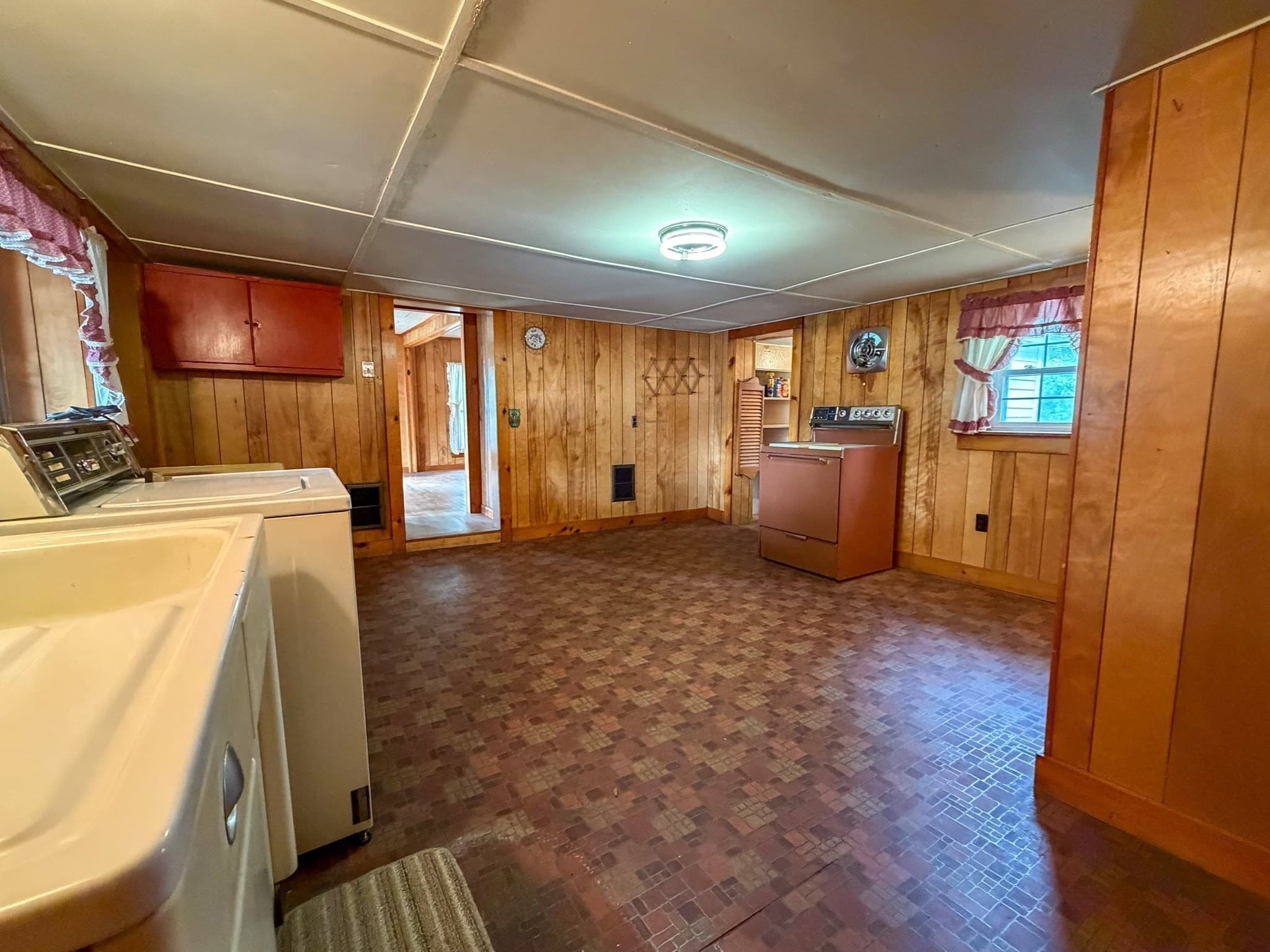 Single Family Residence at 1386 Pleasant St, Athol MA 01331, Athol, photo 11 of 33