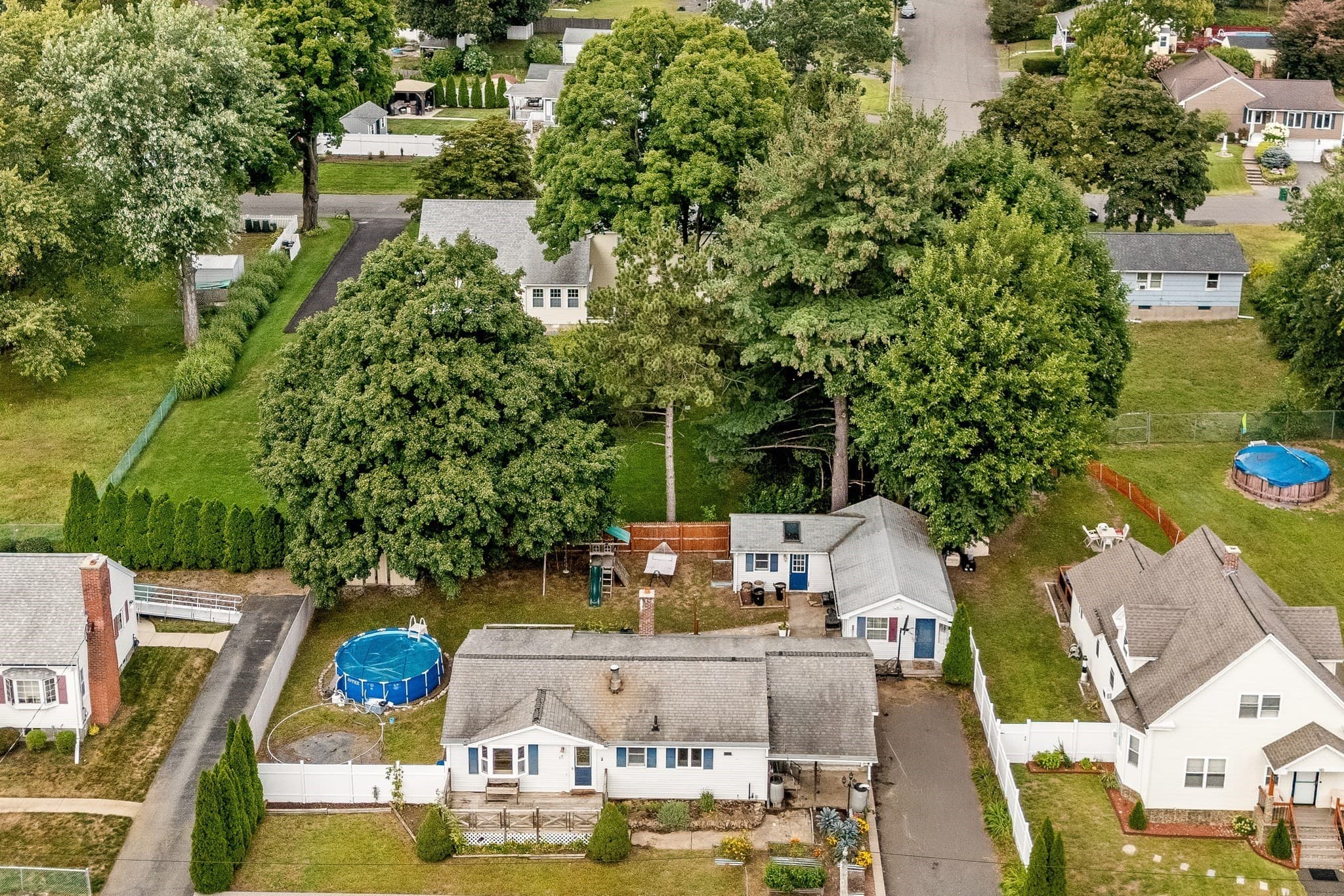 80 Quartus St, Chicopee MA 01013