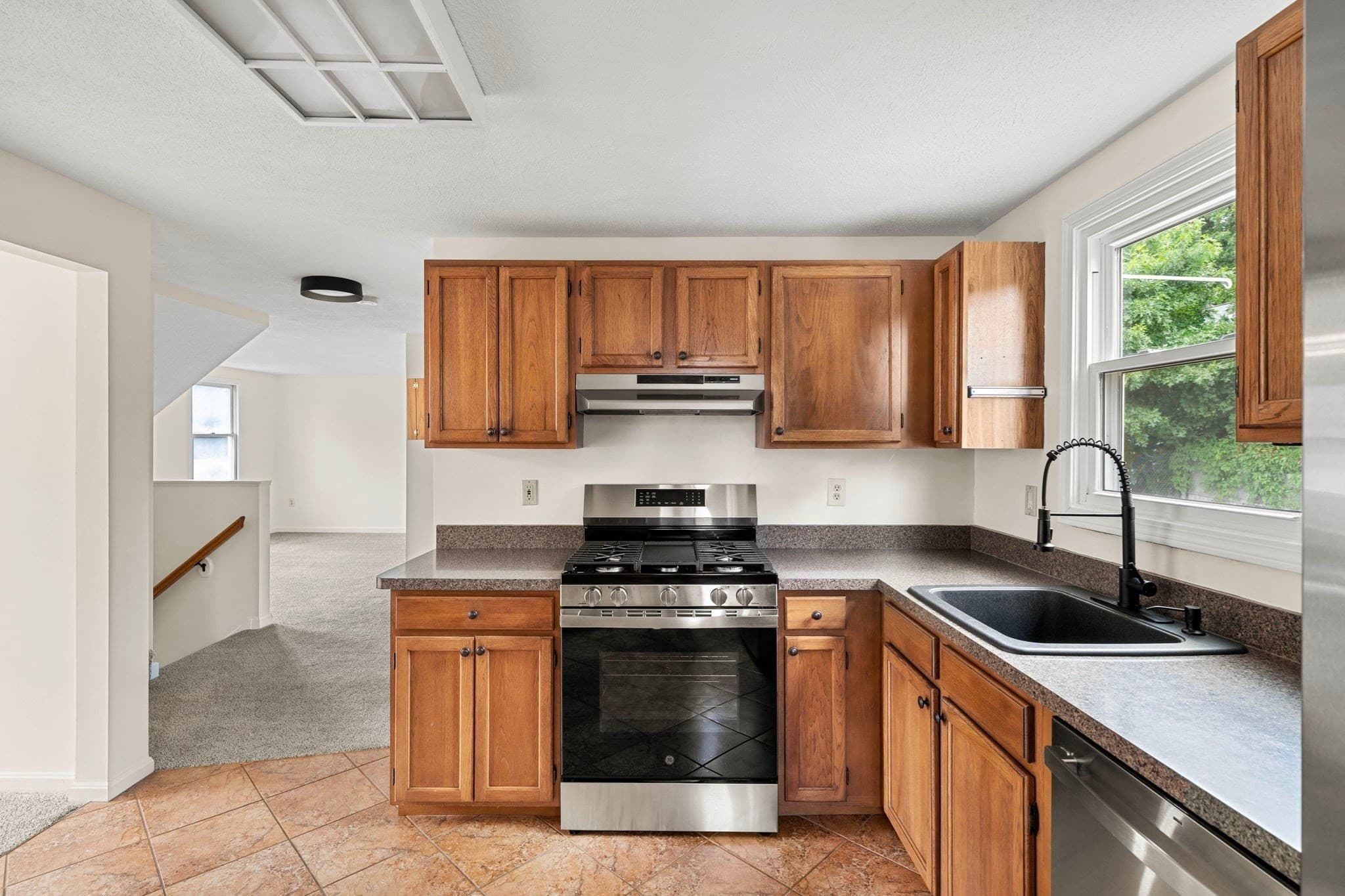 Single Family Residence at 58 Cinnamon Circle, Tewksbury MA 01876, photo 6 of 25