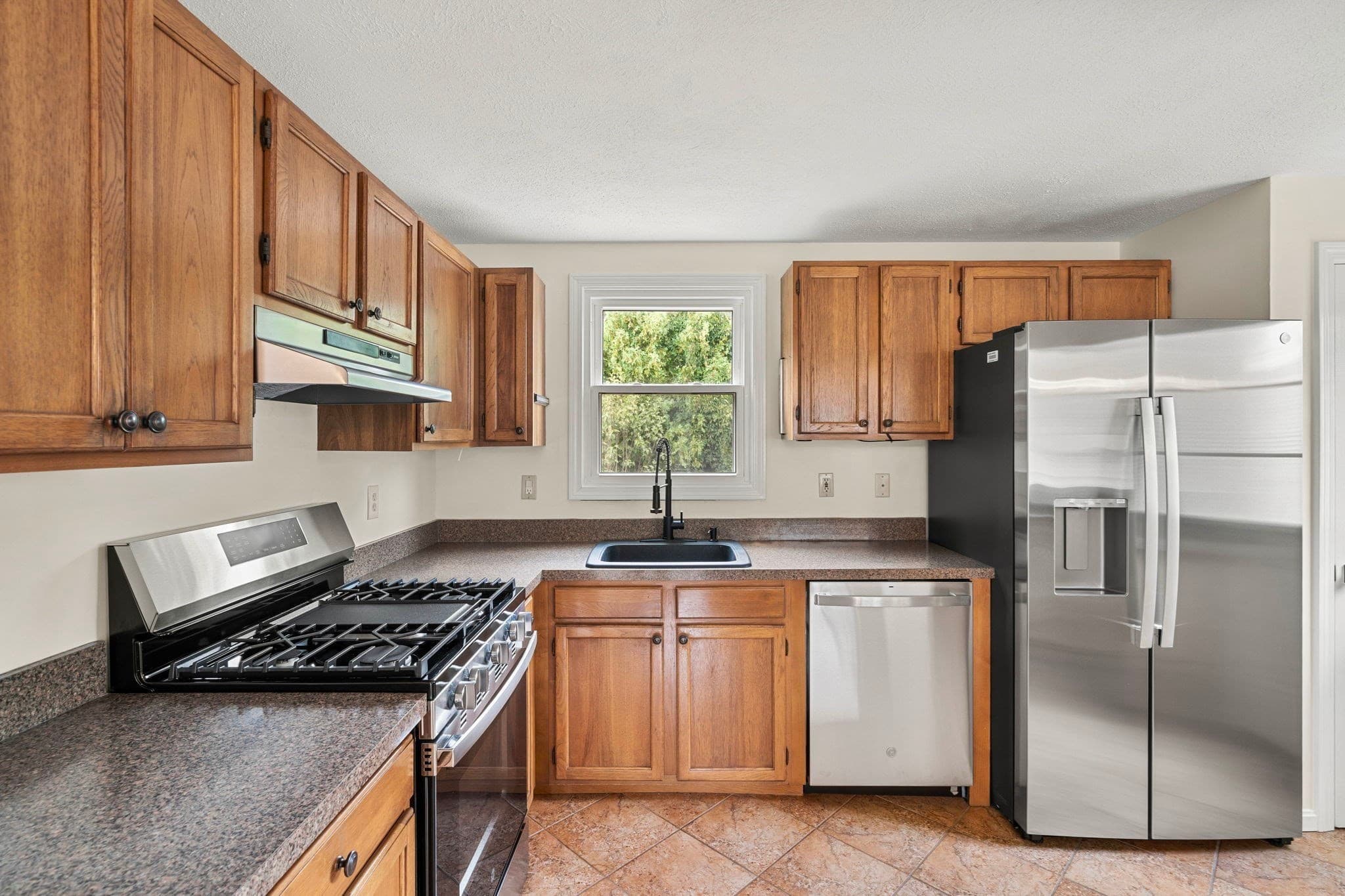 Single Family Residence at 58 Cinnamon Circle, Tewksbury MA 01876, photo 5 of 25