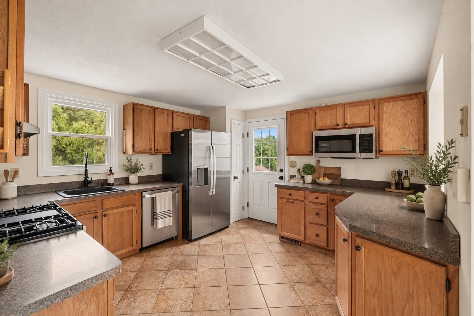 Single Family Residence at 58 Cinnamon Circle, Tewksbury MA 01876, photo 4 of 25