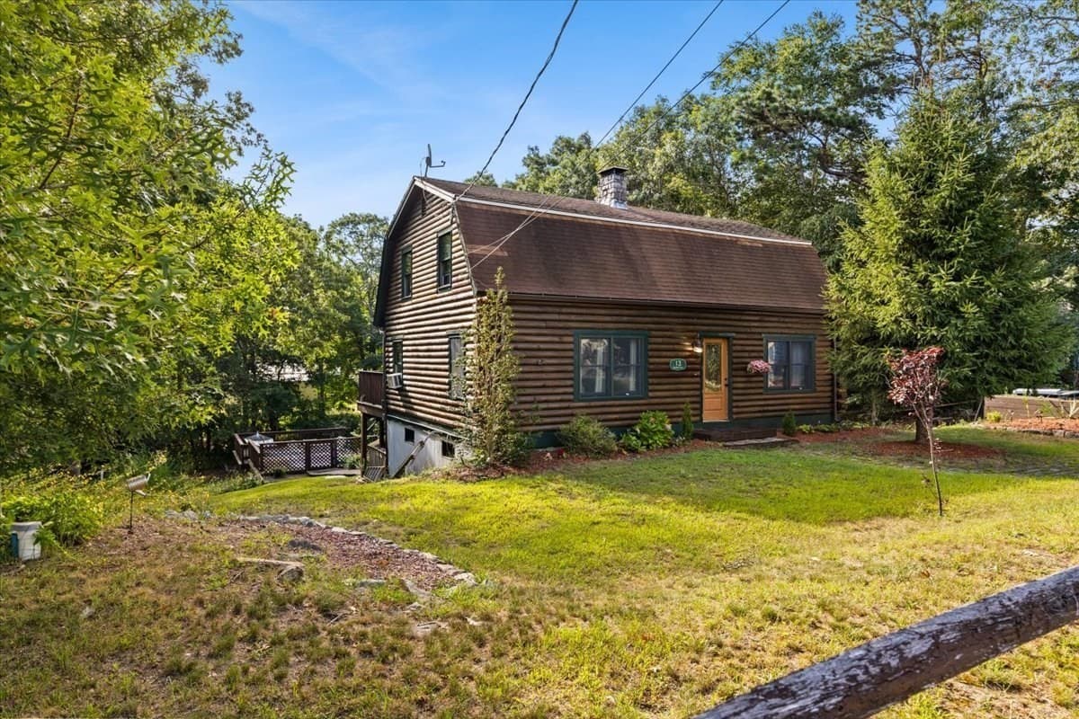 Single Family Residence at 13 Skylark Ave, Plymouth MA 02360, photo 2 of 40