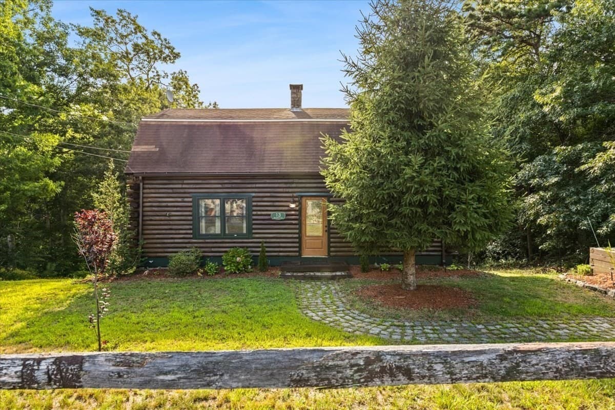 Single Family Residence at 13 Skylark Ave, Plymouth MA 02360, photo 3 of 40