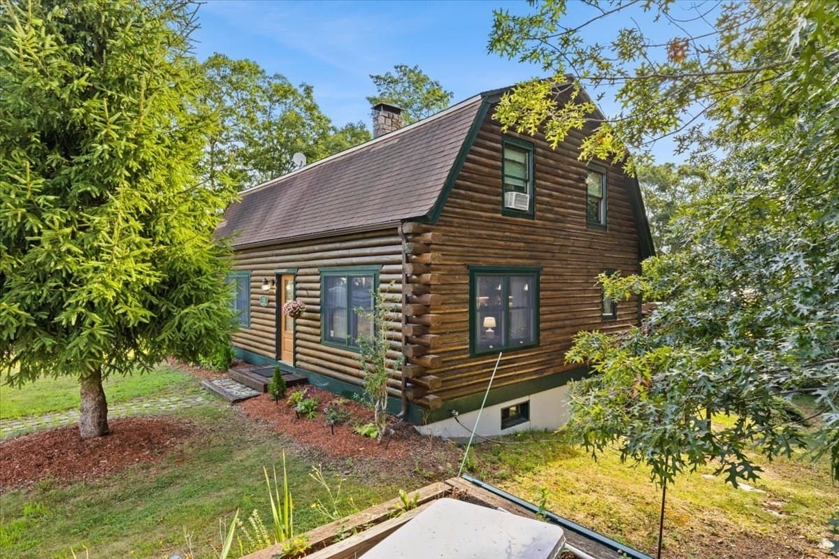 Single Family Residence at 13 Skylark Ave, Plymouth MA 02360