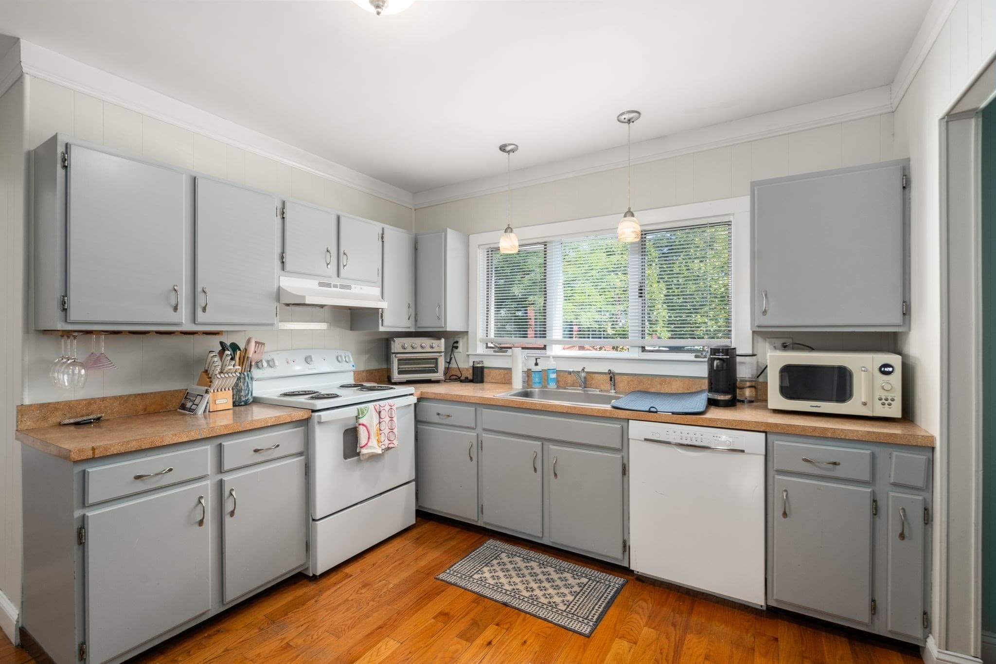 3 Family at 2 Cambridge Ter, Cambridge MA 02140, Cambridge, photo 12 of 27