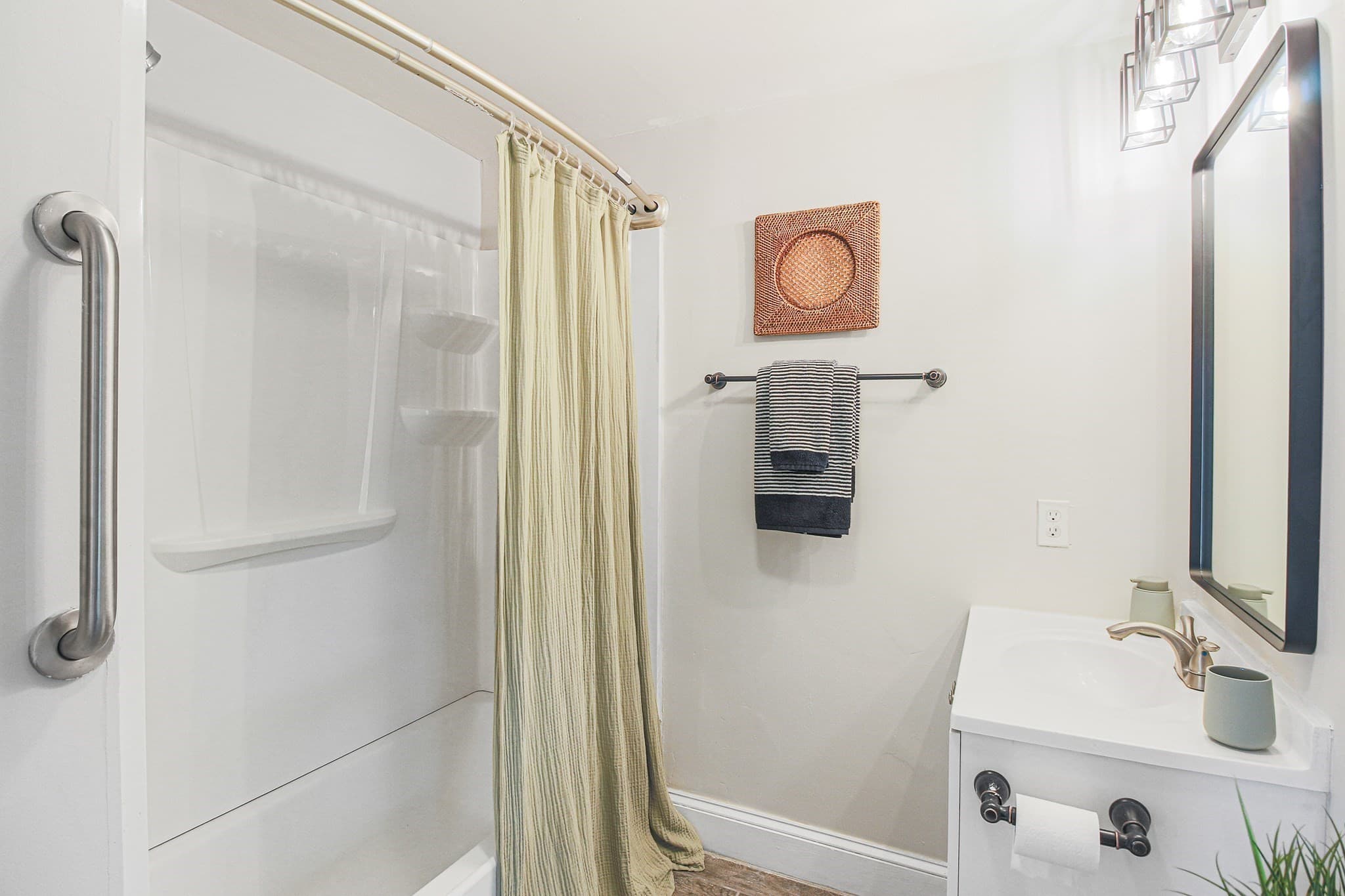 Single Family Residence at 4 Longfellow Road, Worcester MA 01602, Worcester, photo 40 of 42