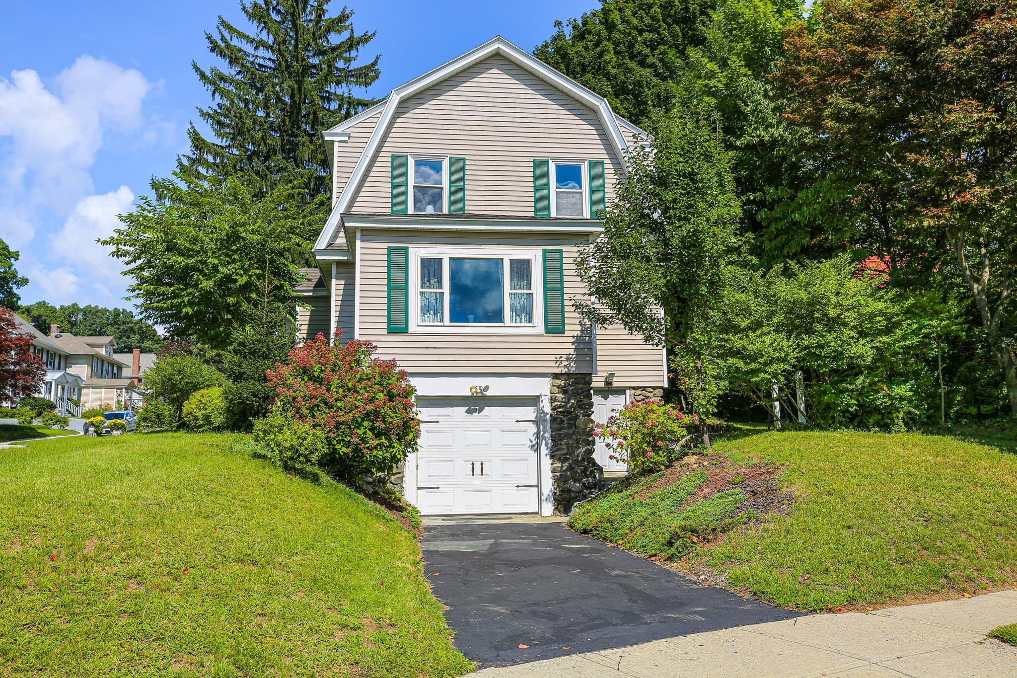 Single Family Residence at 4 Longfellow Road, Worcester MA 01602, Worcester, photo 4 of 42