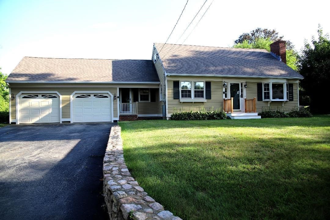 6 Edgewood Ln, Mattapoisett MA 02739