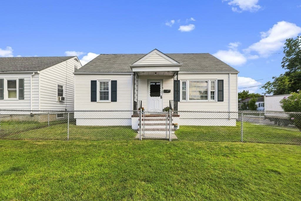 Single Family Residence at 5 Brewster St, New Bedford MA 02745, New Bedford, photo 23 of 32