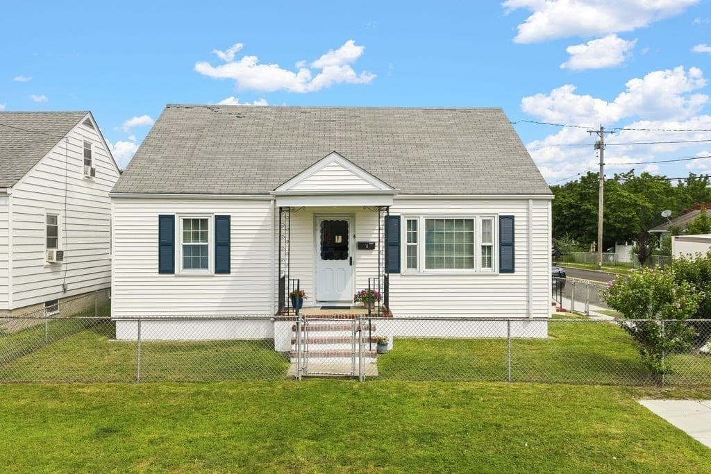 Single Family Residence at 5 Brewster St, New Bedford MA 02745, New Bedford, photo 2 of 32