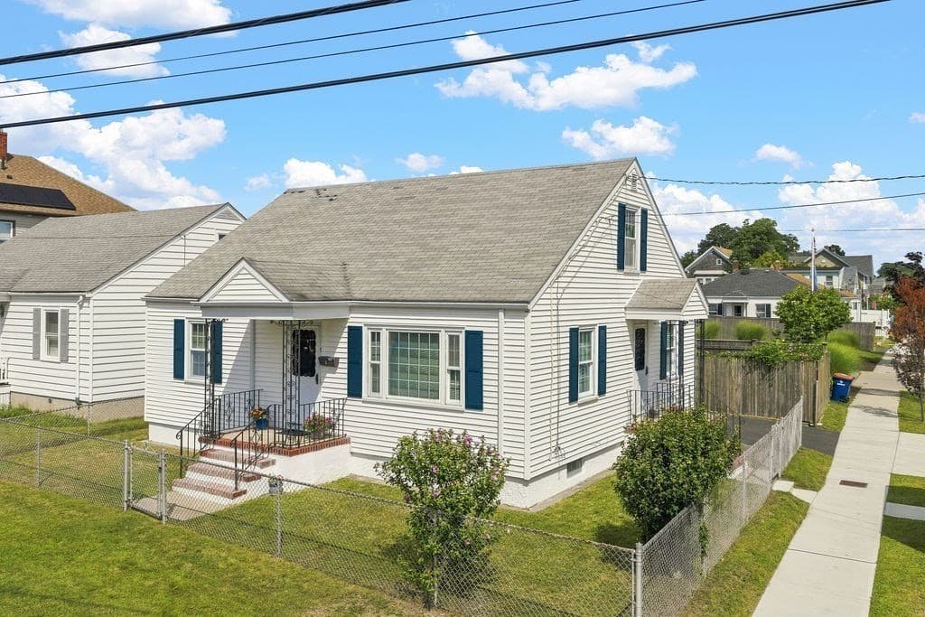 5 Brewster St, New Bedford MA 02745