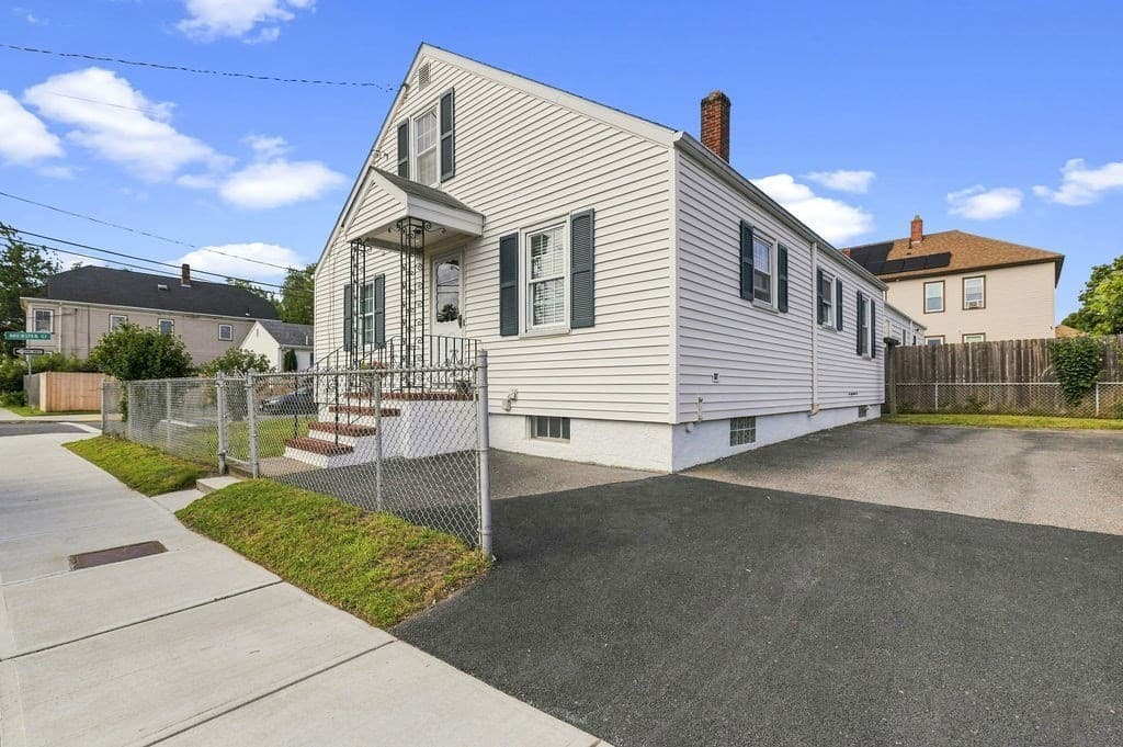 Single Family Residence at 5 Brewster St, New Bedford MA 02745, New Bedford, photo 24 of 32
