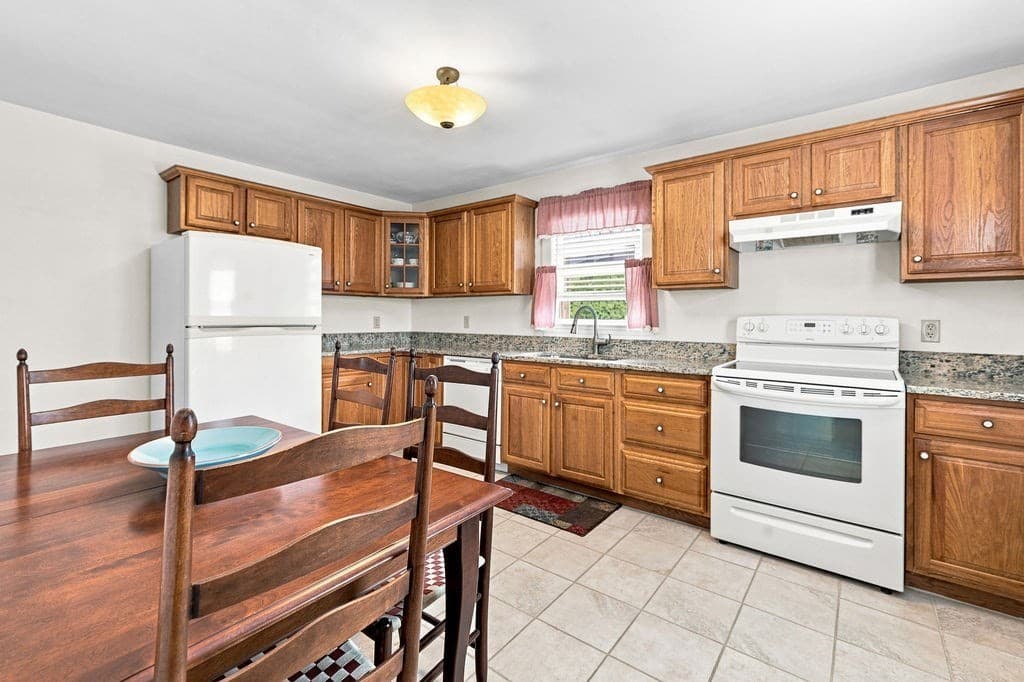 Single Family Residence at 5 Brewster St, New Bedford MA 02745, New Bedford, photo 10 of 32