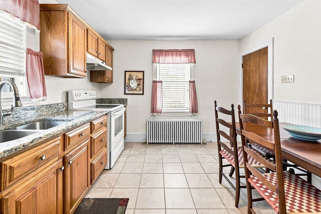 Single Family Residence at 5 Brewster St, New Bedford MA 02745, New Bedford, photo 11 of 32