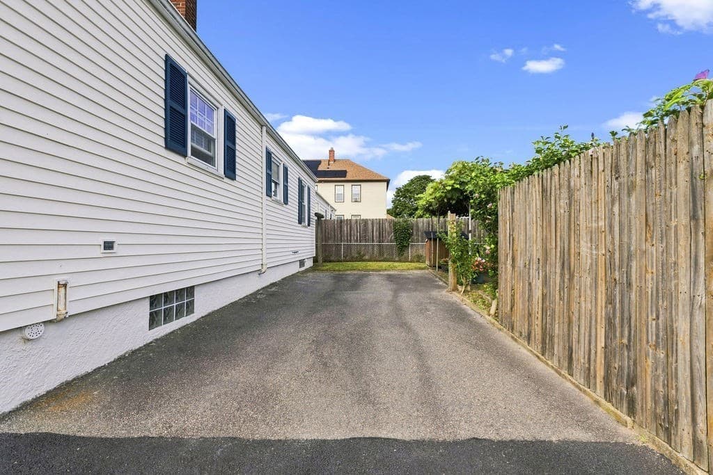 Single Family Residence at 5 Brewster St, New Bedford MA 02745, New Bedford, photo 25 of 32