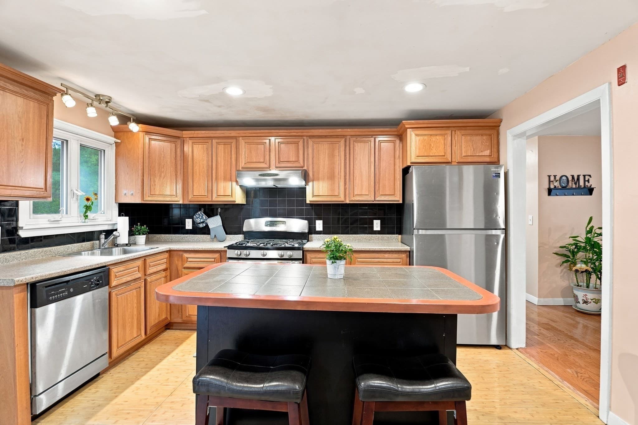 Single Family Residence at 116 Kensington St, Braintree MA 02184, Braintree, photo 5 of 40