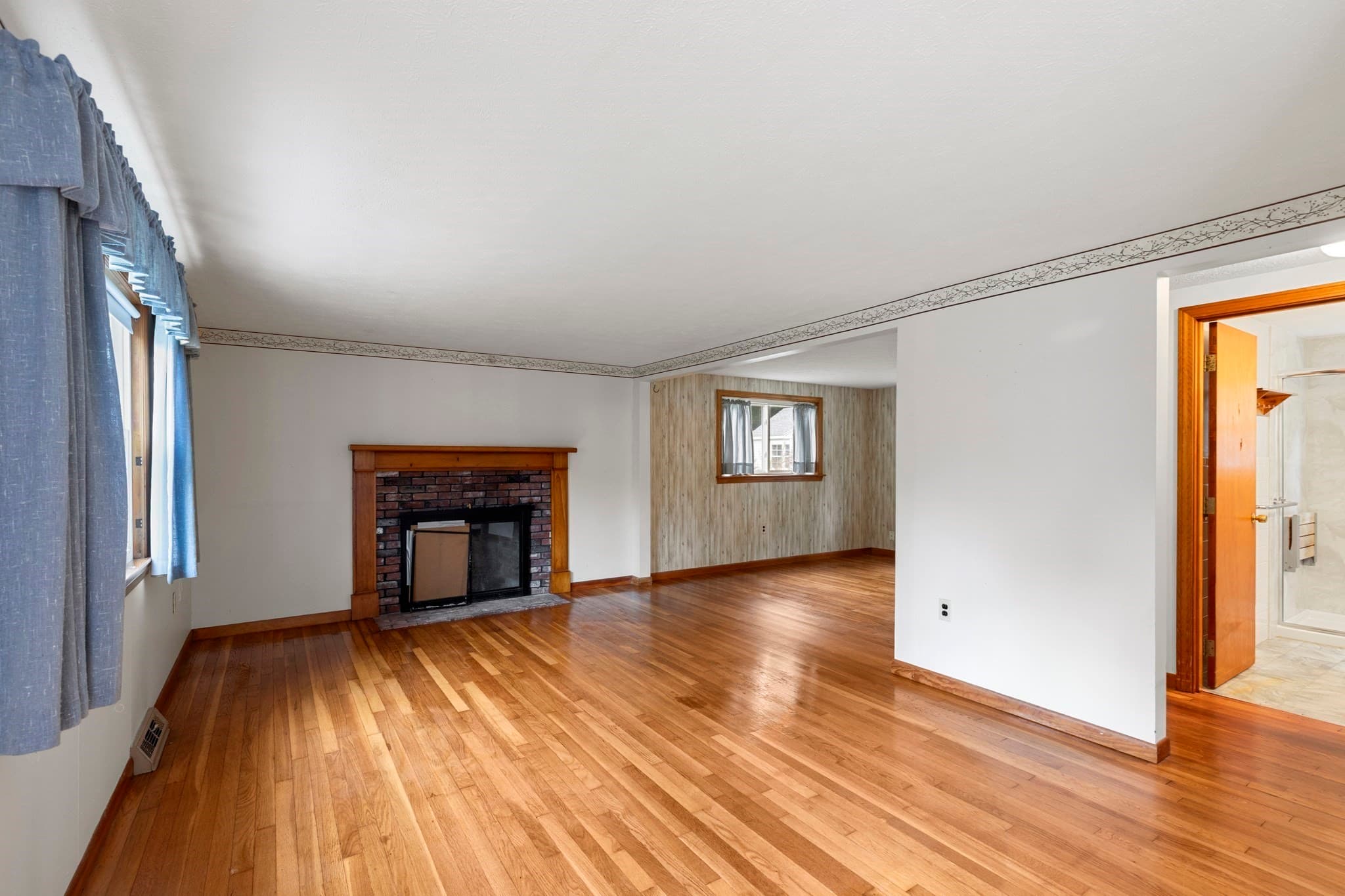 Single Family Residence at 24 Fresh Pond Cir, Plymouth MA 02360, Plymouth, photo 6 of 37