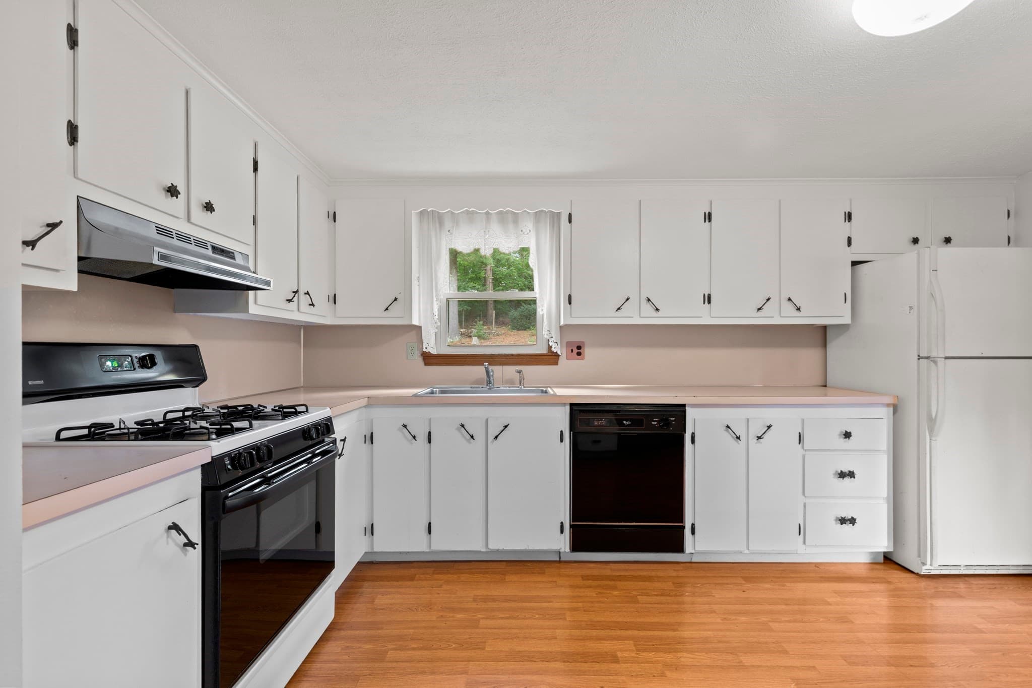 Single Family Residence at 24 Fresh Pond Cir, Plymouth MA 02360, Plymouth, photo 13 of 37